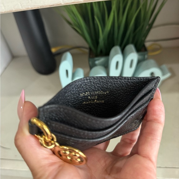 Louis Vuitton charm card holder - Picture 10 of 12